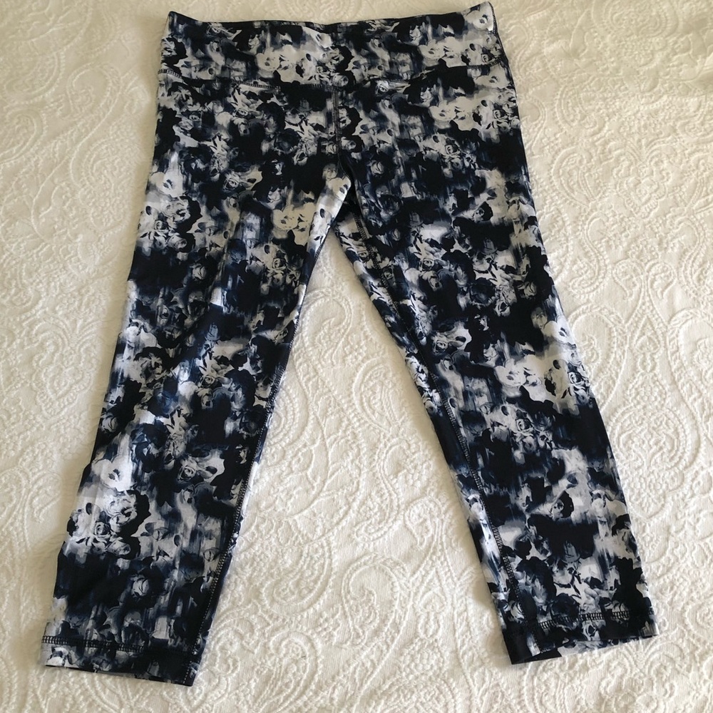 90 DEGREE by Reflex. Navy blue, white & black cropped leggings. NWOT. Size XL.